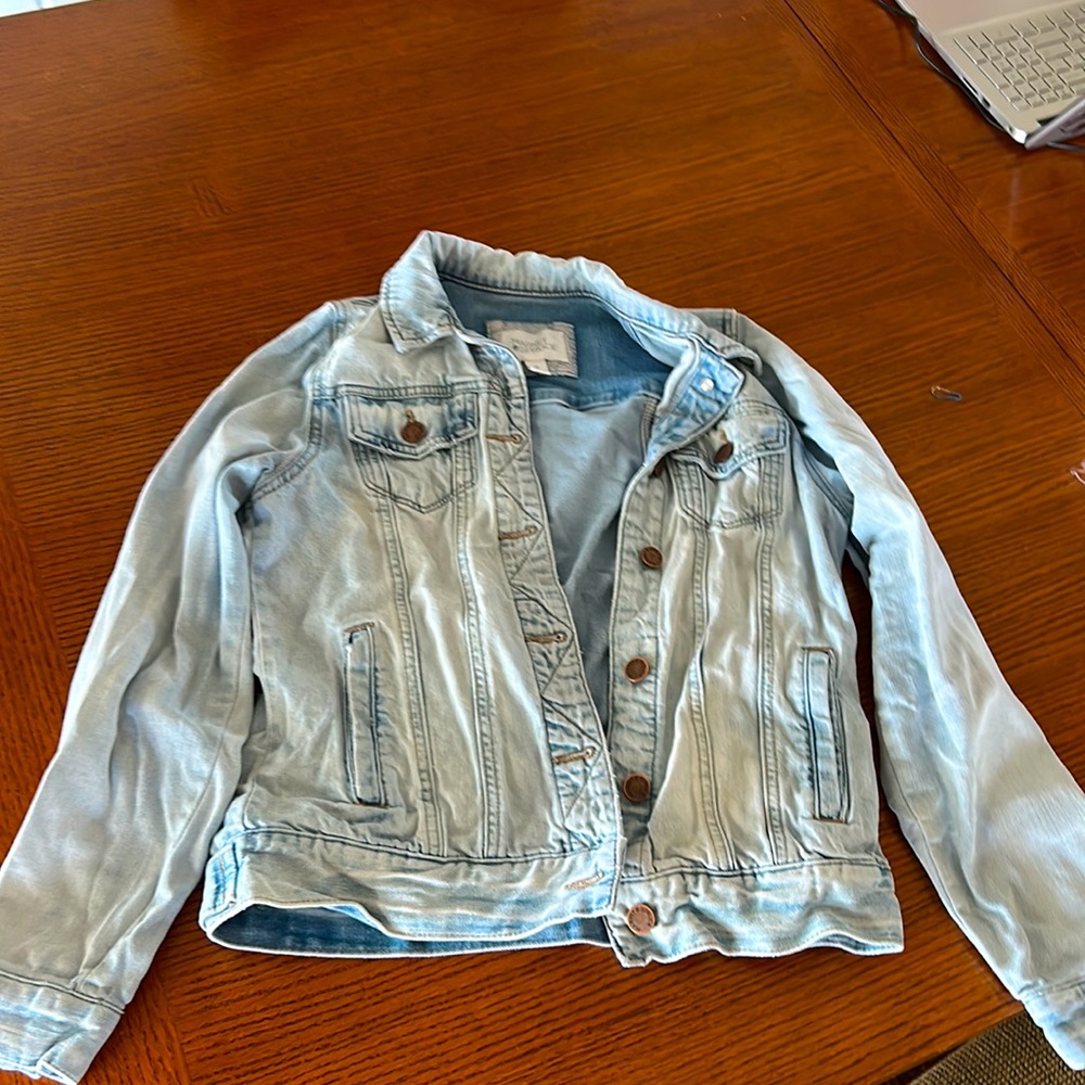 Market Spruce light wash denim jacket, size xs